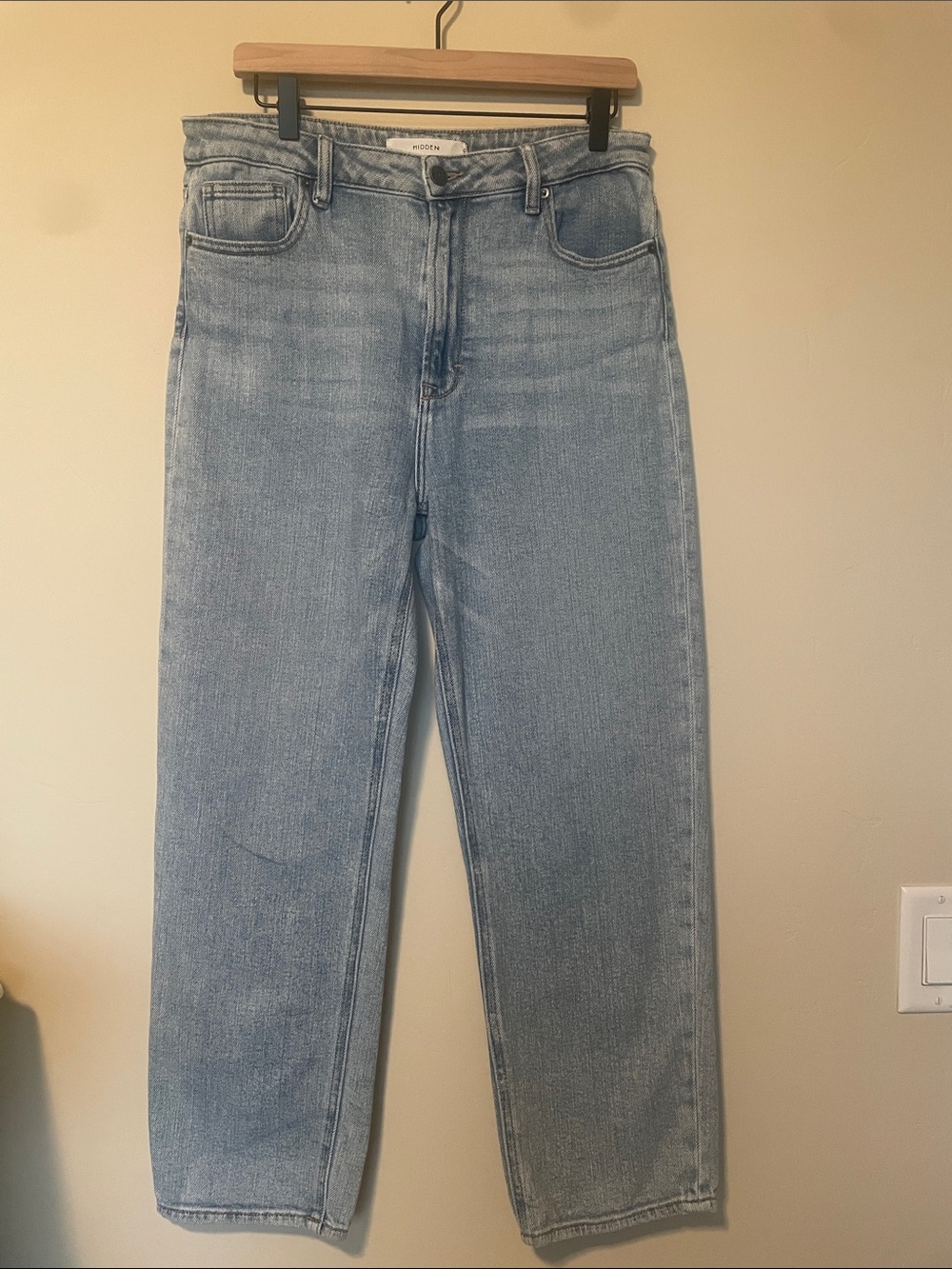 Light Wash Straight Fit women’s Jeans